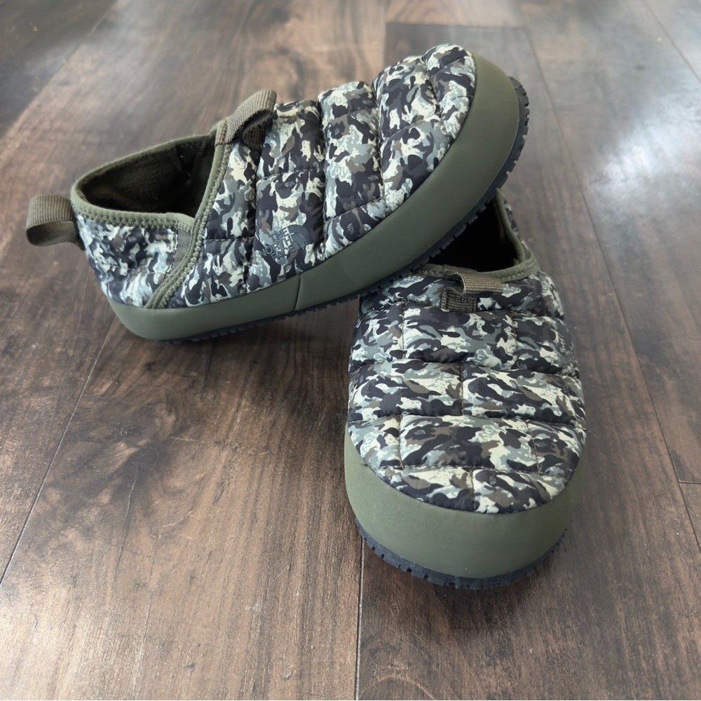 The North Face Kids Camouflage Slippers size 2